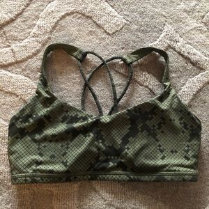Lululemon Size 4 Free to Be Bra
